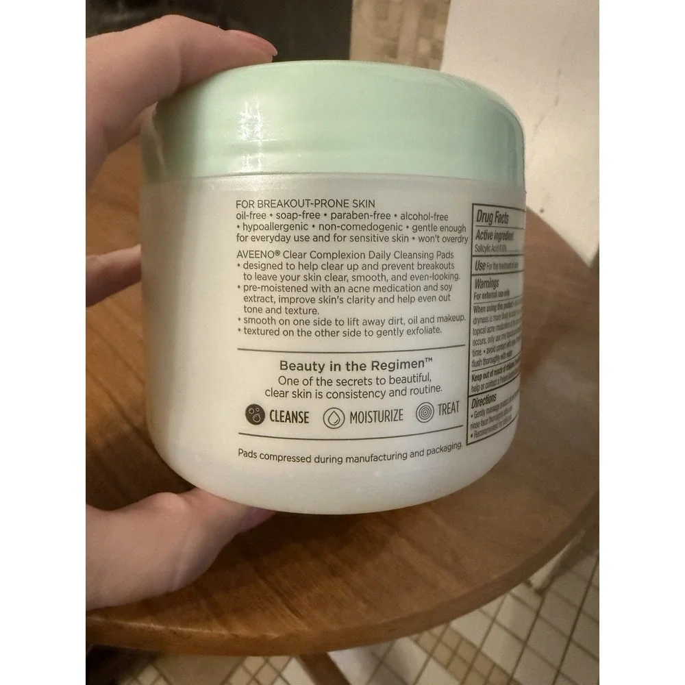 Aveeno Clear Complexion DAILY‎ CLEANSING PADS 28 Pads SEALED *Discontinued*